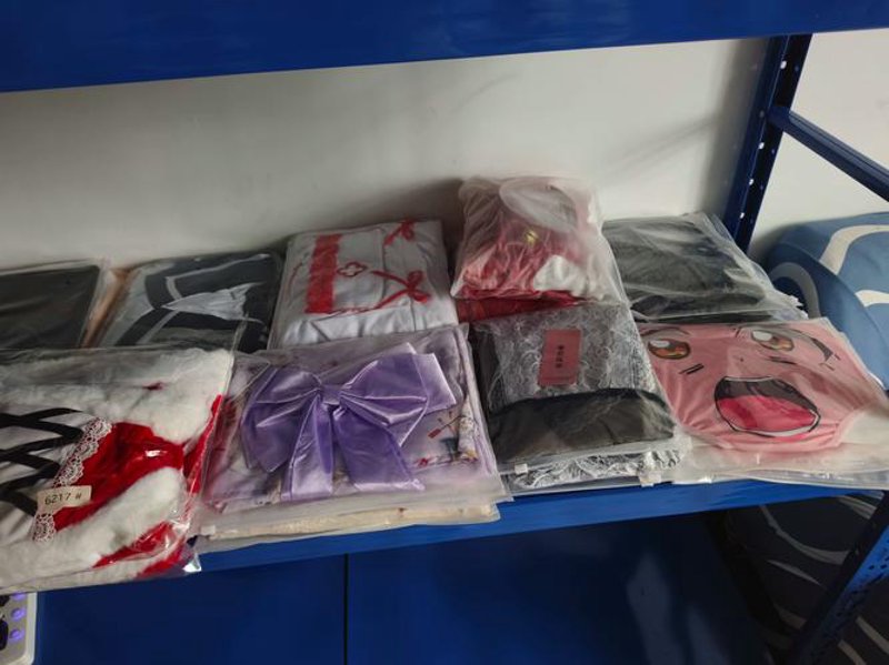 伊山镇的服装风尚:传统与现代交织的新活力
